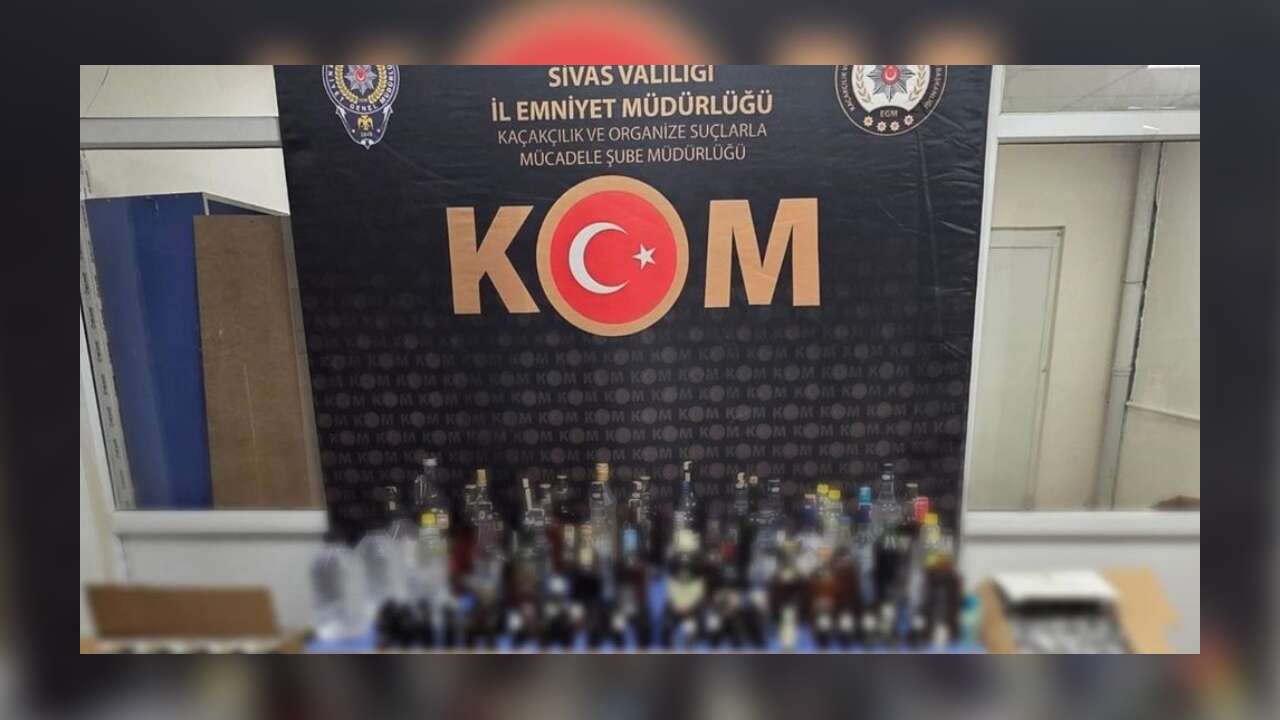 Sivas'ta Kaçakçılık Operasyonu: 80 Bin Makaron ve Alkol Ele Geçirildi