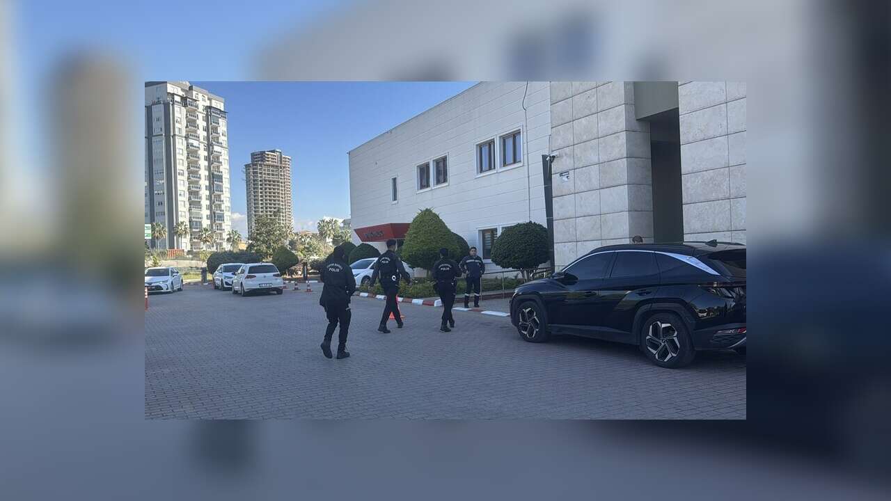 Mersin'de Yenişehir Belediyesi'ne yönelik operasyon düzenlendi