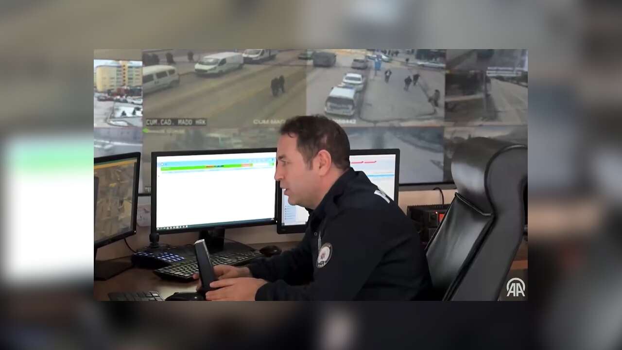 İçişleri Bakanı Çiftçi, emniyet personelinin "Polis Haftası"nı telsiz anonsuyla kutladı