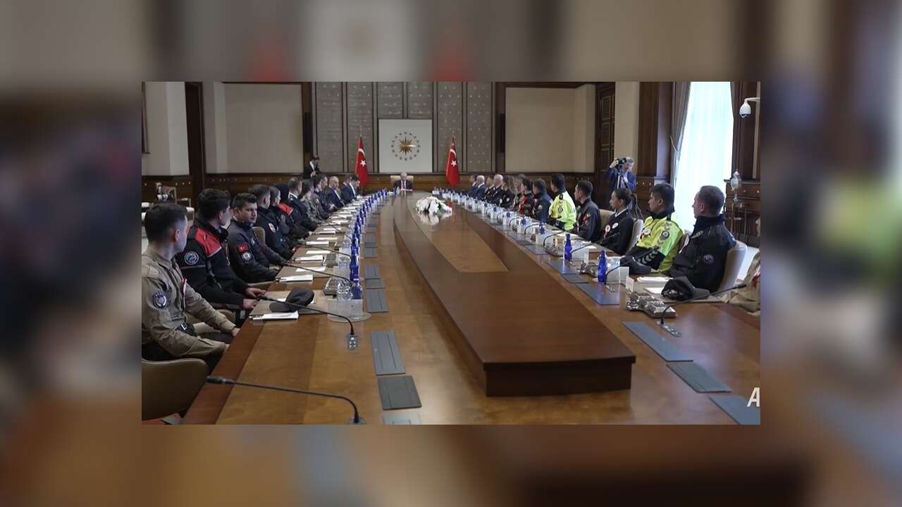 Erdoğan: Türkiye'nin güvenli liman olarak temayüz etmesinde polislerimizin büyük payı bulunuyor