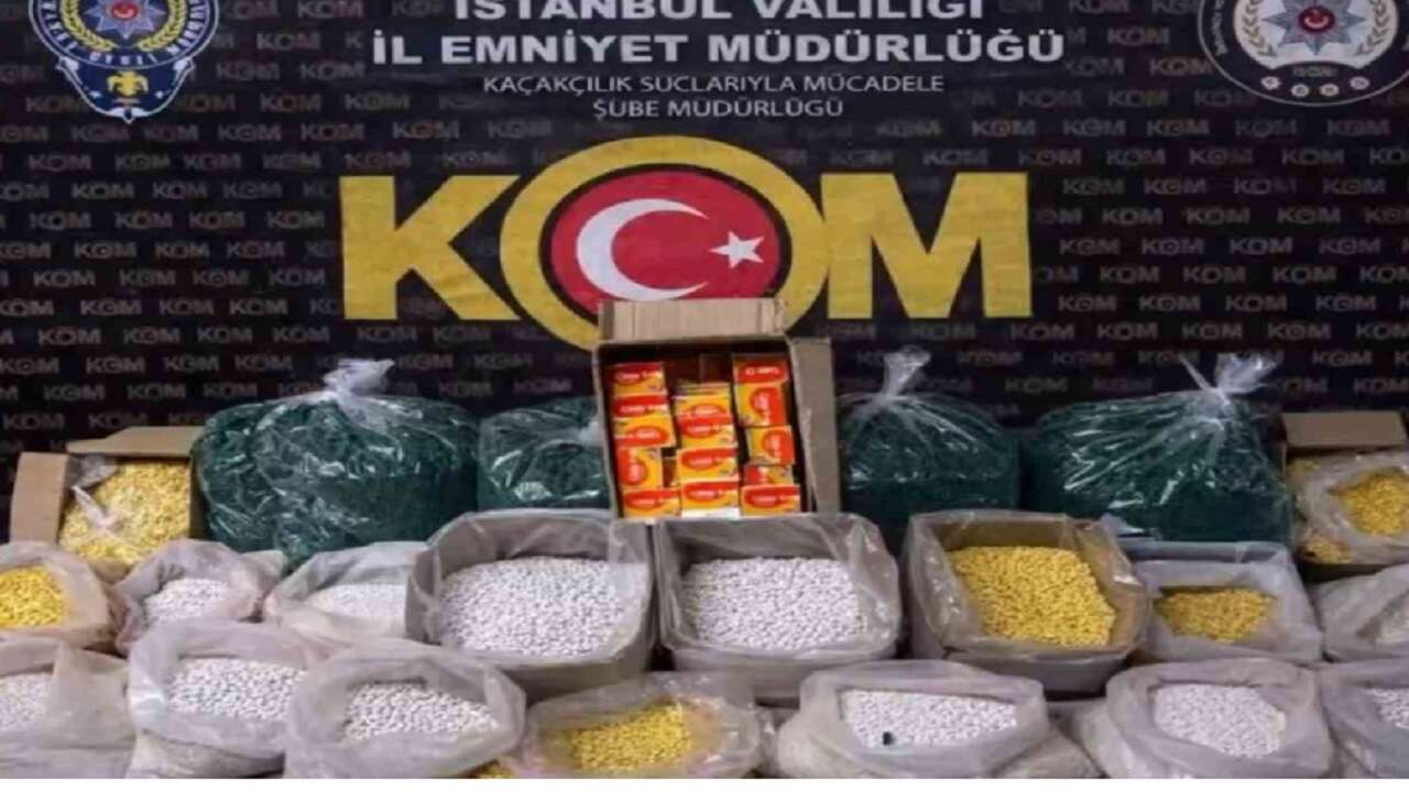 FLAŞŞ - İstanbul'da 1,5 milyon sahte hap ele geçirildi!