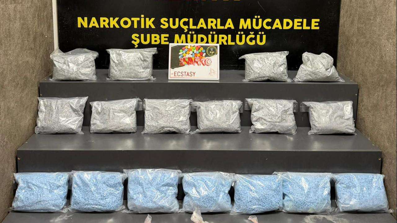 İzmir'de 101 bin 520 uyuşturucu hap ele geçirildi!