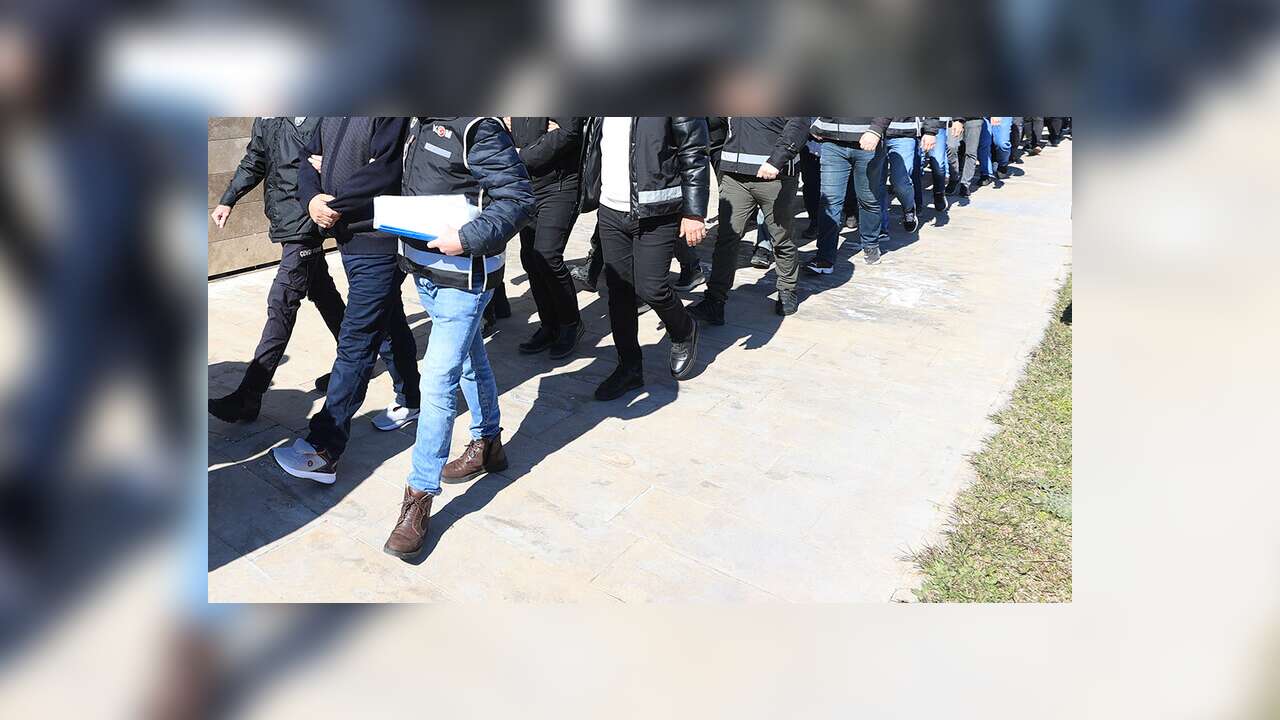 Mersin merkezli 8 ilde düzenlenen FETÖ operasyonunda 43 şüpheli yakalandı