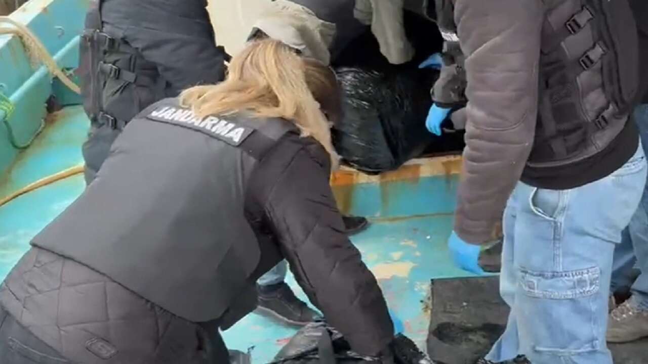 İstanbul Açıklarında Düzenlenen Operasyonda 200 Kg Skunk Ele Geçirildi