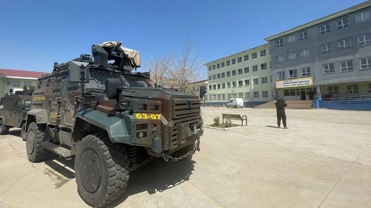 Şanlıurfa'da okula düzenlenen silahlı saldırıya ilişkin 16 şüpheli gözaltına alındı