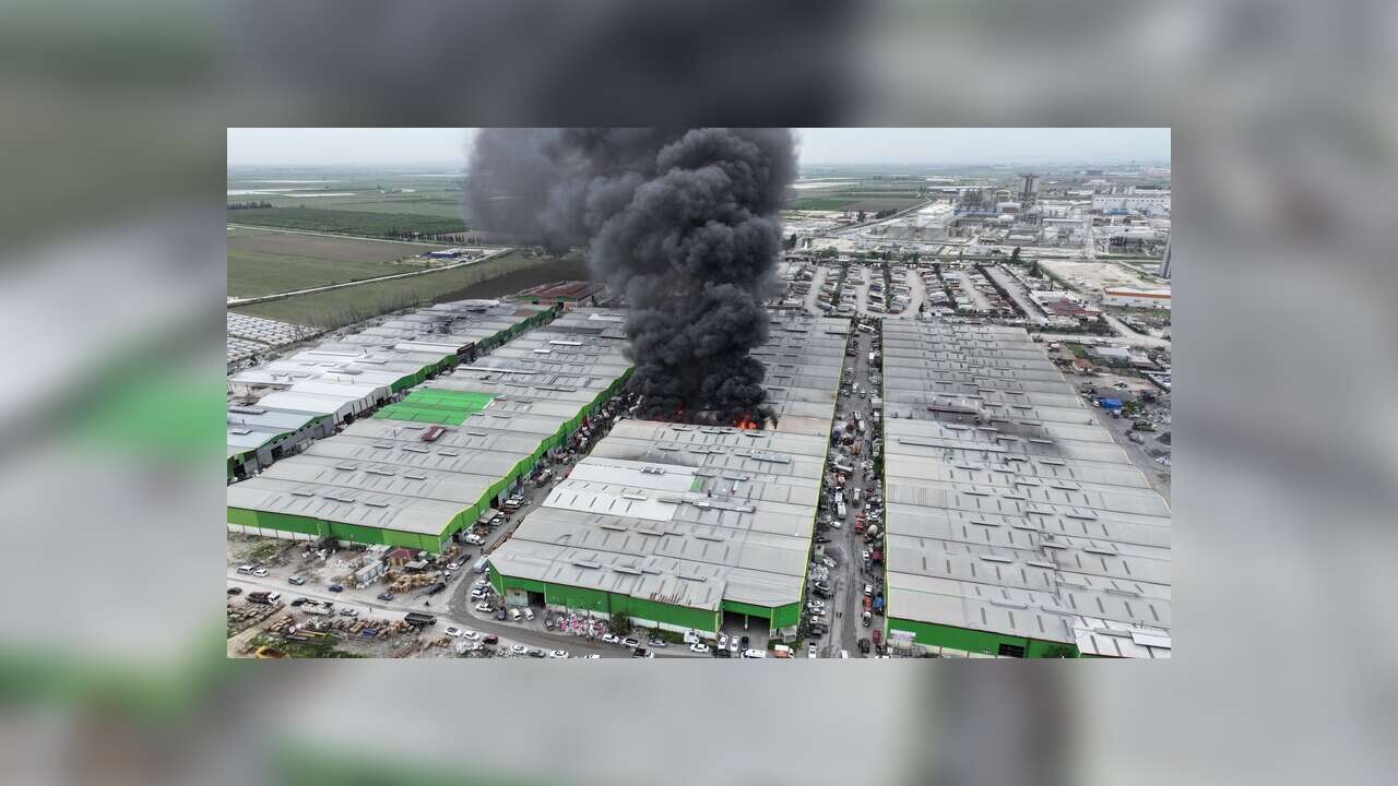 Adana'da geri dönüşüm tesisinde çıkan yangın kontrol altına alındı