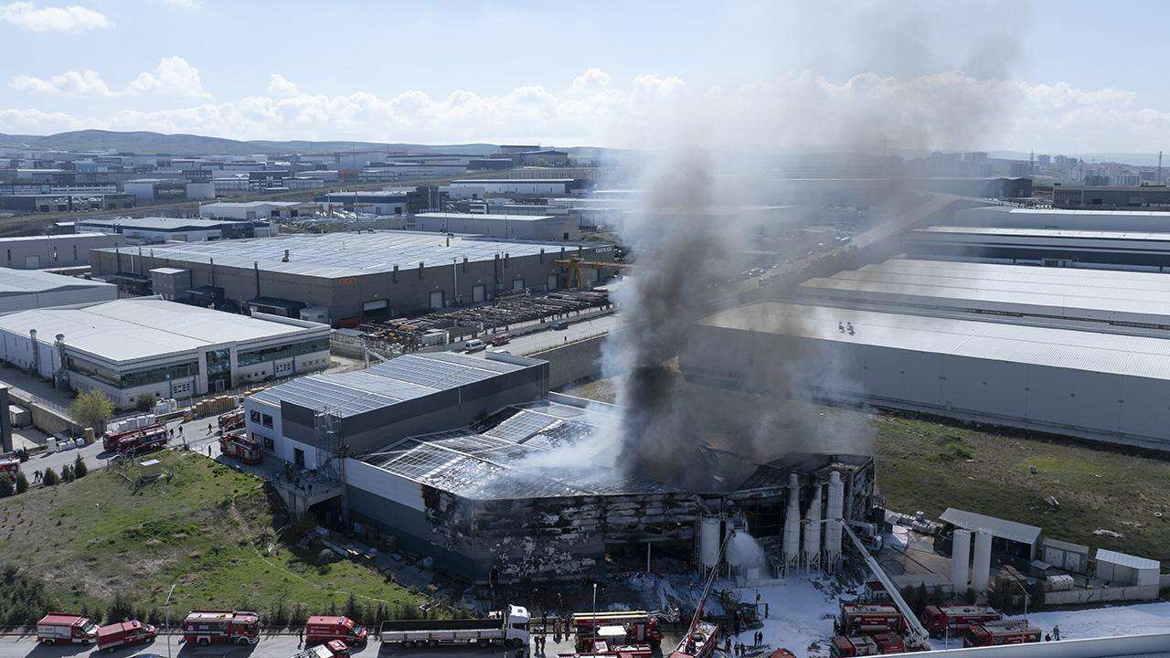 Ankara'da boya fabrikasında yangın: 1 kişi hayatını kaybetti!