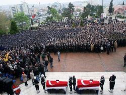 Şehit Polisler İçin Samsun Valiliği Önünde Tören Düzenlendi