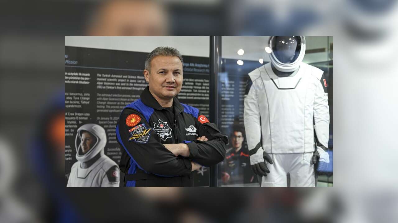 Astronot Alper Gezeravcı, AKM'de çocuklarla buluşacak!