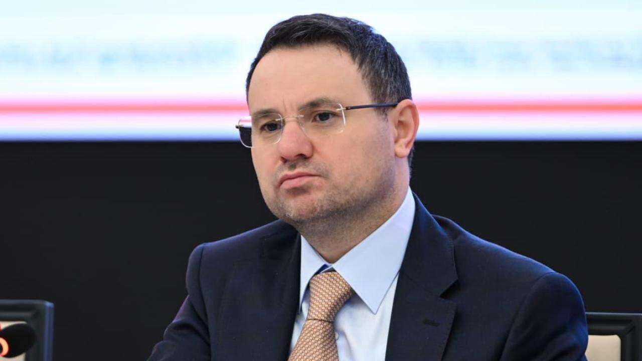 Bakan Gürlek: Hukukta 'siyasetçiye, valiye, belediye başkanına' bakılmaz