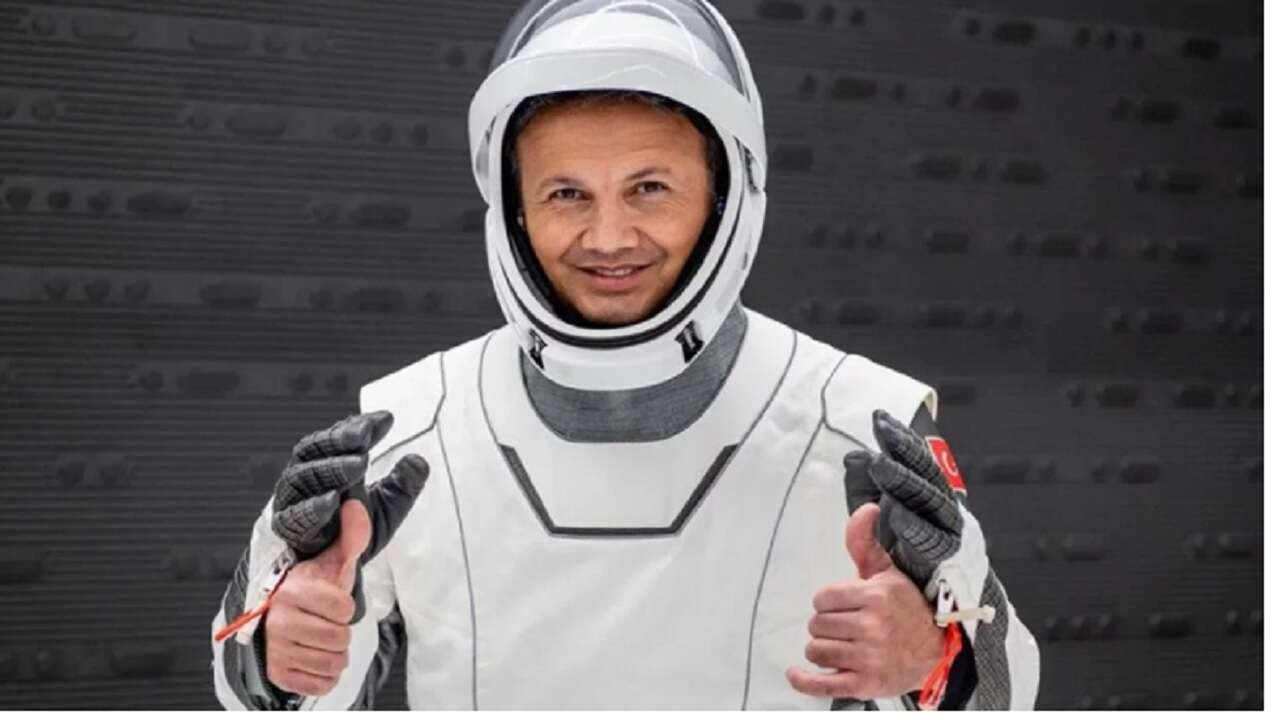 Astronot Alper Gezeravcı, AKM'de çocuklarla buluşacak!