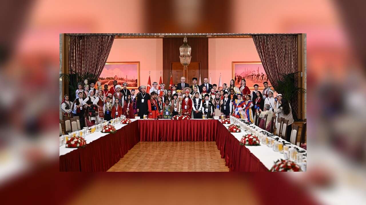 TBMM Başkanı Kurtulmuş, Meclis'te dünya çocuklarını kabul etti