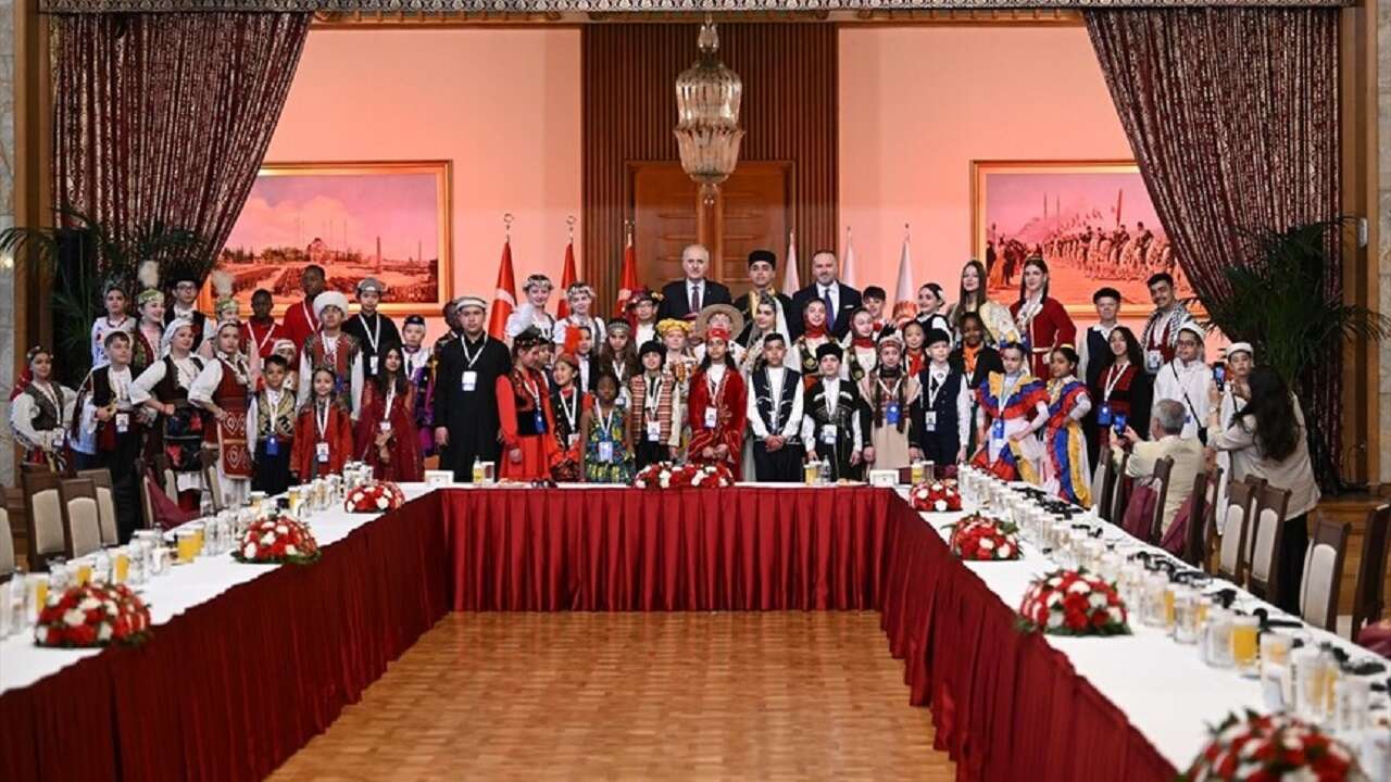 TBMM Başkanı Kurtulmuş, Meclis'te dünya çocuklarını kabul etti