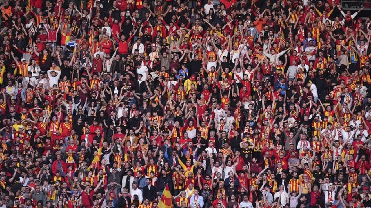 Galatasaray-Fenerbahçe derbisinin öncelikli bilet satışları başladı