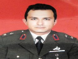 Şehit Yüzbaşının Ana Ocağında Dev Türk Bayrağı Asıldı!