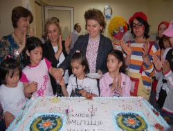 Emniyet Mensuplarının Eşleri Yuvada Kalan Çocukları Sevindirdi