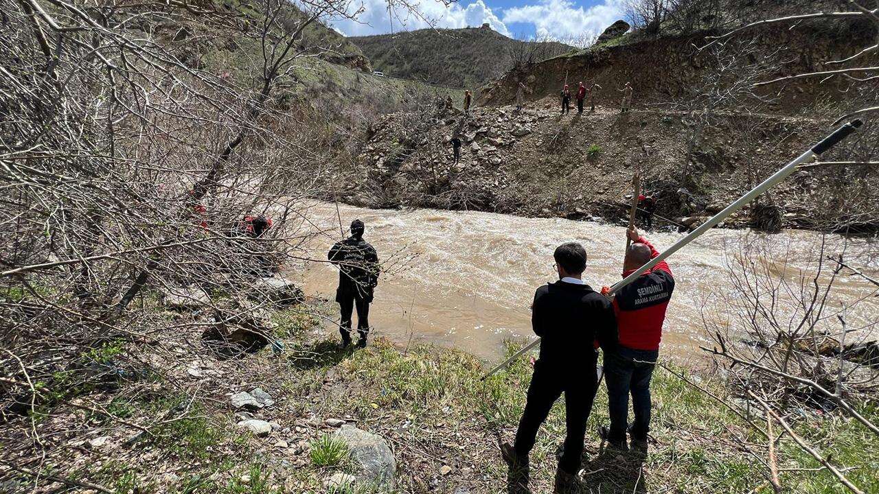 Dereye düşerek kaybolan çocuğu arama çalışmaları 3. gününde