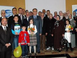 Kimse Yok Mu Derneği Kayseri Şubesi Yardımseverlere Plaket Verdi