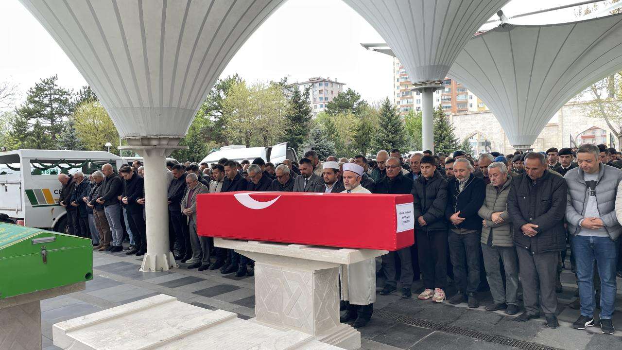 Piyade Uzman Çavuş Karakuş'un cenazesi toprağa verildi
