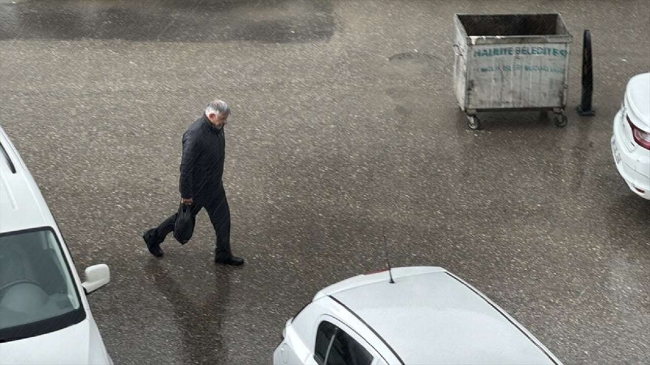 Bazı illerde sağanak hayatı olumsuz etkiledi