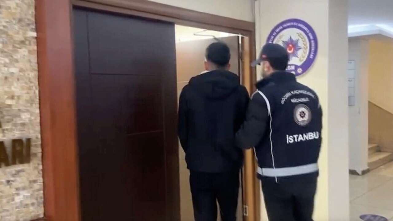 İst'da "sahte belgelerle ikamet izni" operasyonunda 31 şüpheli yakalandı