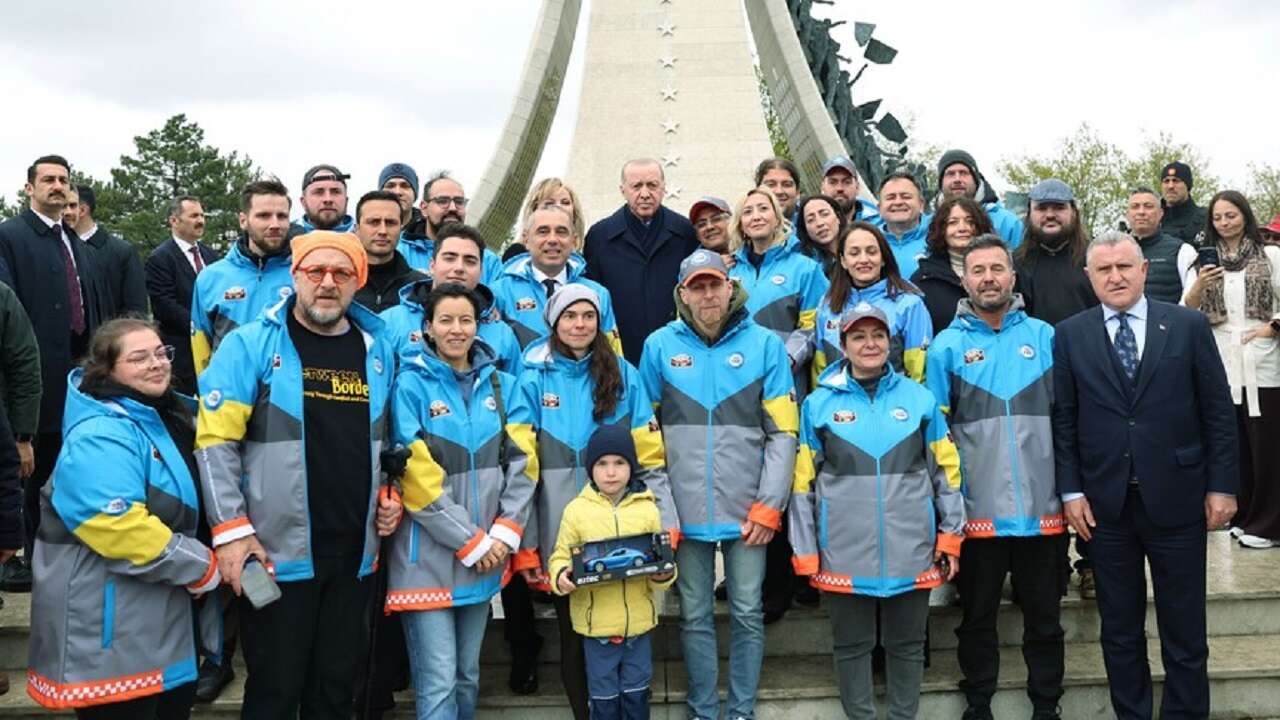 Cumhurbaşkanı Erdoğan, Doğu-Batı Dostluk ve İpek Yolu Rallisi grubunu uğurladı