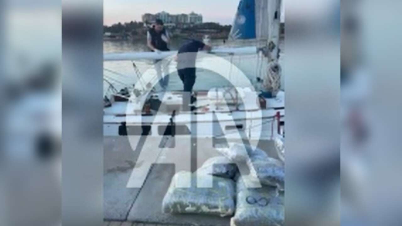 Aydın'da uyuşturucu bulunan teknede 186 kilo skunk ele geçirildi