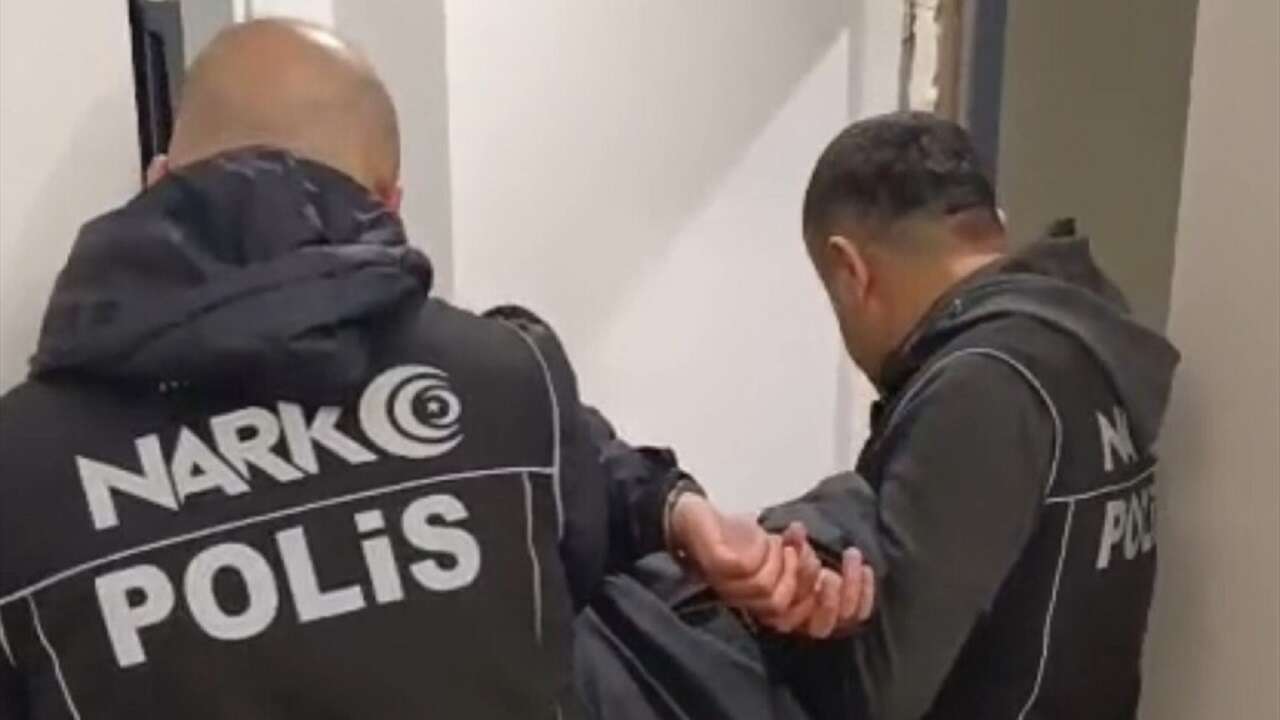 Kırmızı bültenle aranan yabancı uyruklu uyuşturucu baronu Mersin'de yakalandı