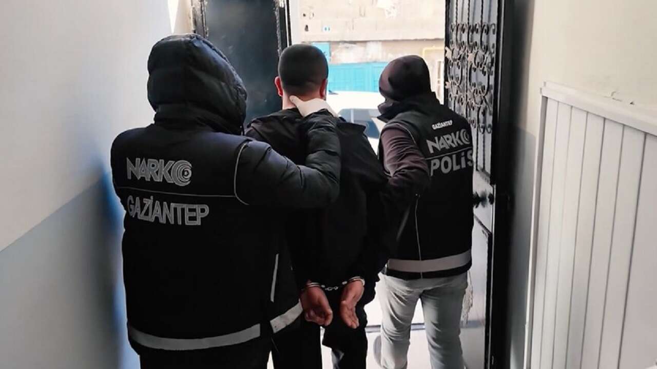 Gaziantep merkezli suç örgütü ve uyuşturucu operasyonunda 21 zanlı yakalandı