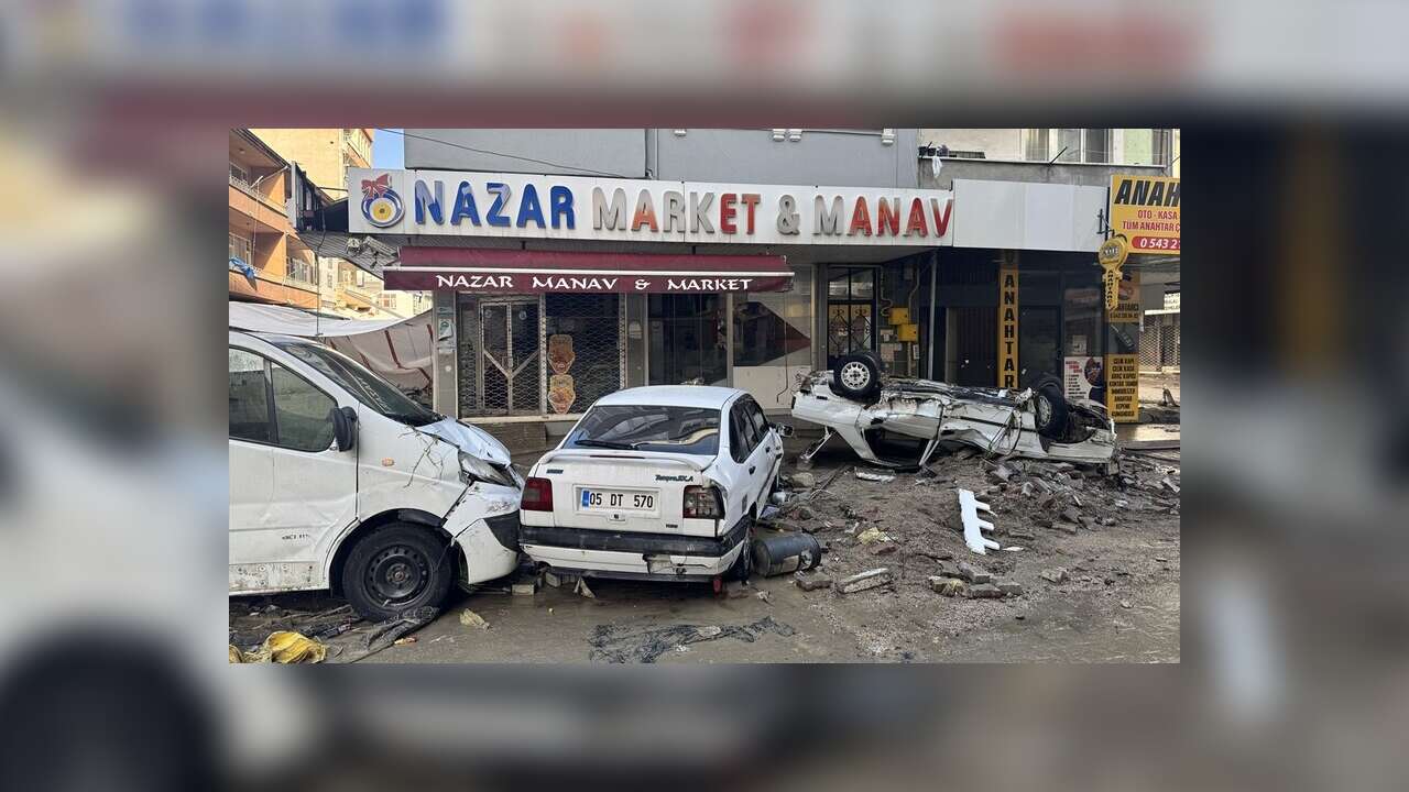 Samsun'un Havza ilçesinde selin ardından temizlik çalışmaları devam ediyor