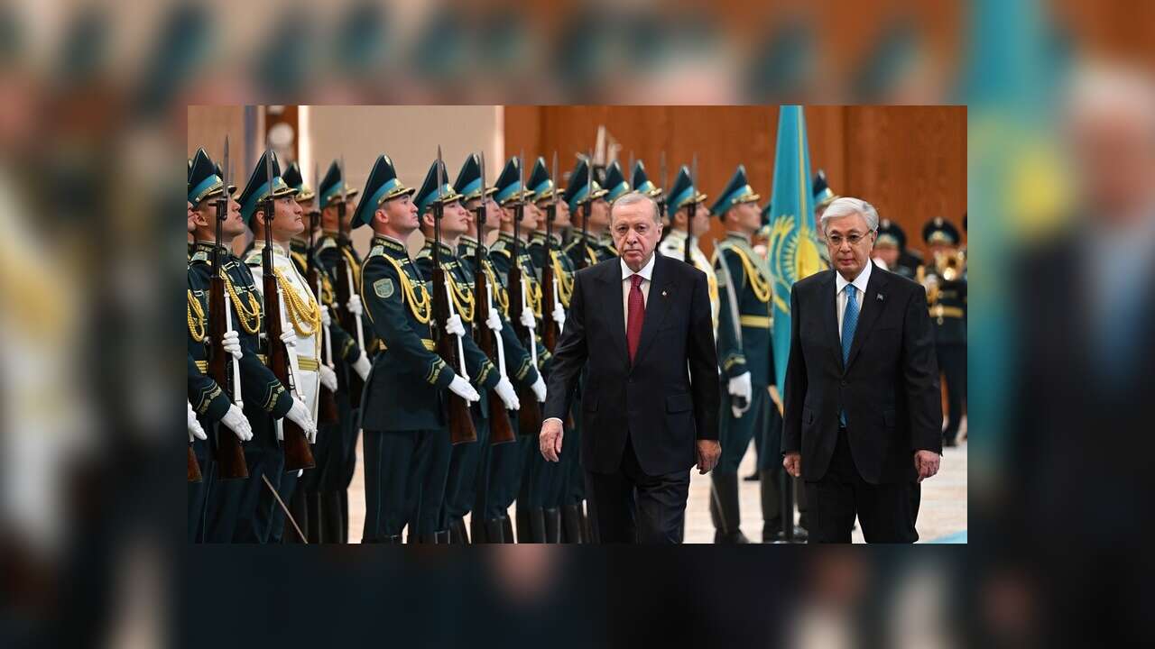 Cumhurbaşkanı Erdoğan, Kazakistan'da resmi törenle karşılandı