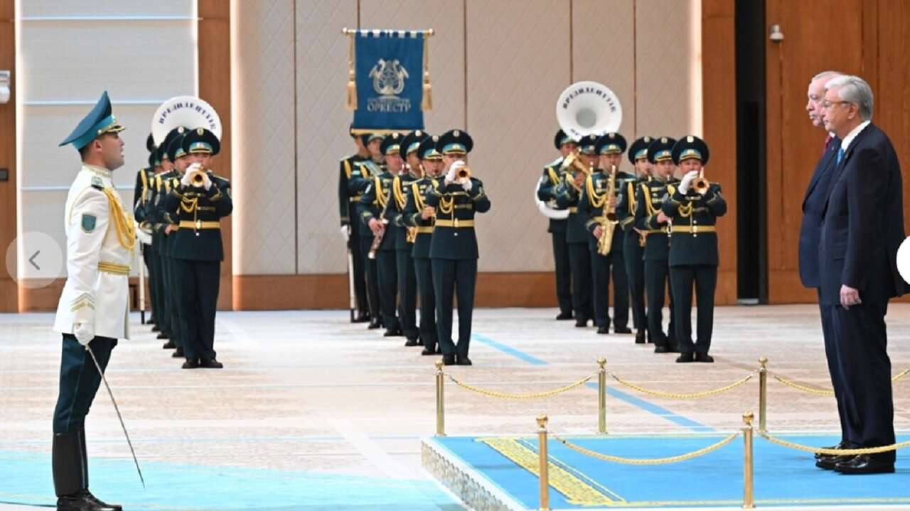 Cumhurbaşkanı Erdoğan, Kazakistan'da resmi törenle karşılandı