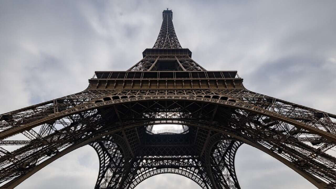 Paris'te Eyfel Kulesi'nde Filistin bayrağı açan 6 kişi gözaltına alındı