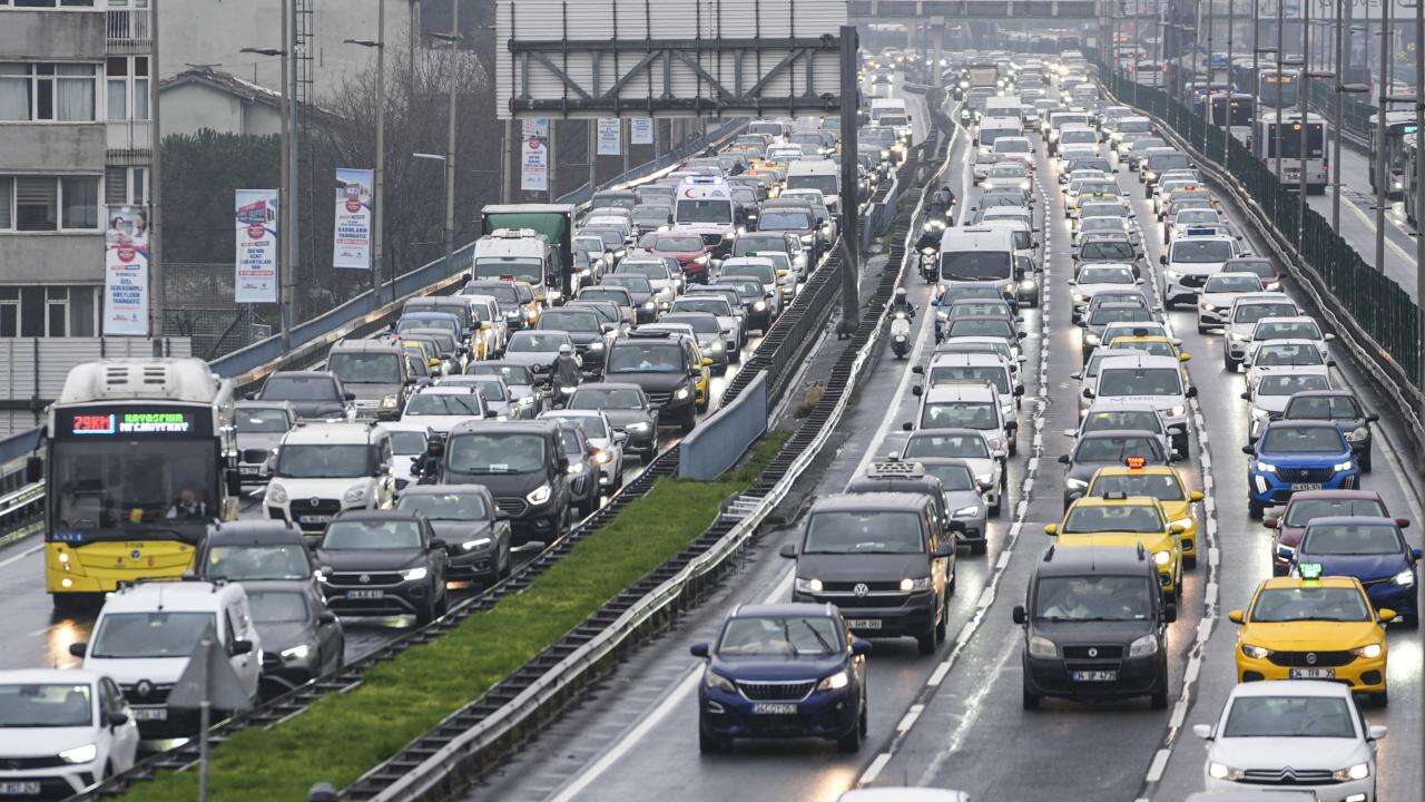 İstanbul'da bazı yollar trafiğe kapatılacak!