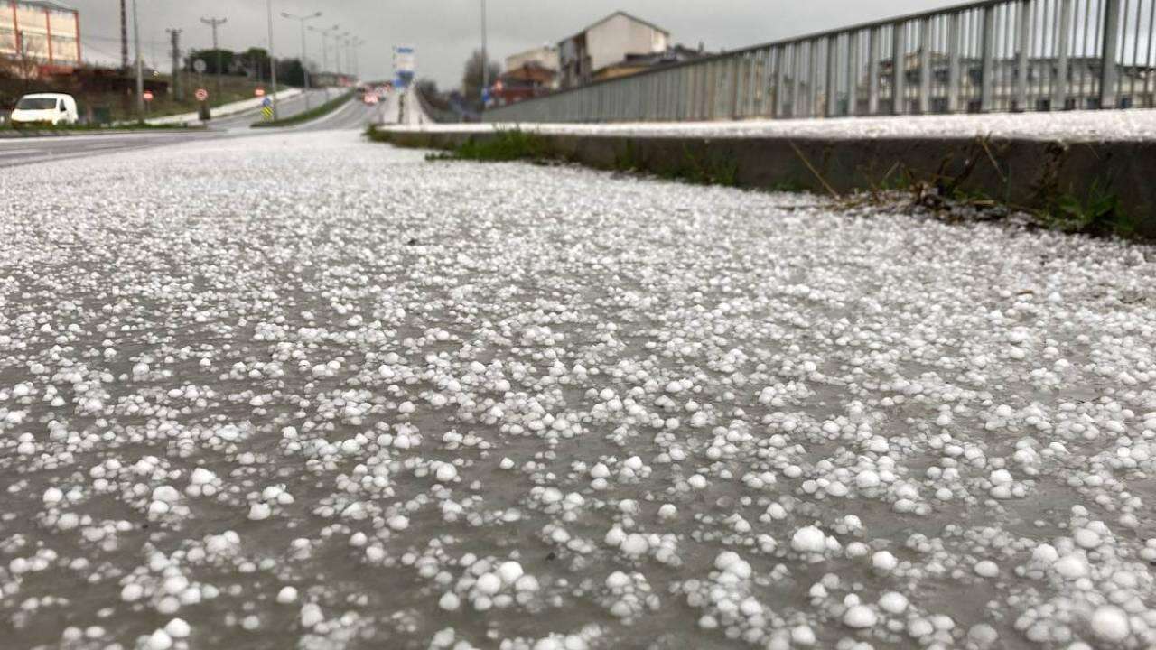 İstanbul'da sağanak ve dolu etkili oldu