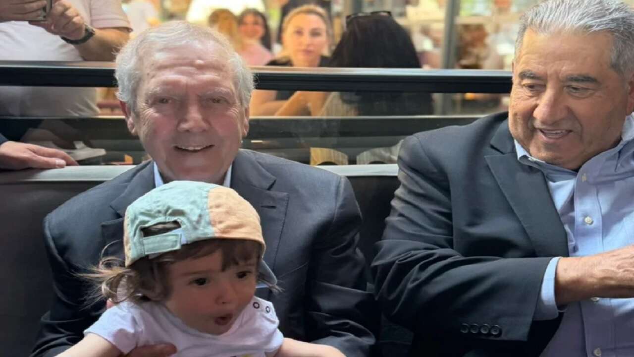 Fenerbahçe Kulübü Başkan Adayı Aziz Yıldırım, taraftarlarla bir araya geldi