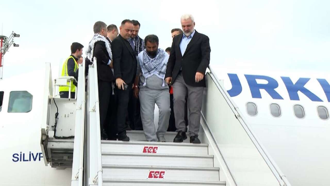 Küresel Sumud Filosu aktivistlerini taşıyan uçaklar İstanbul'da..