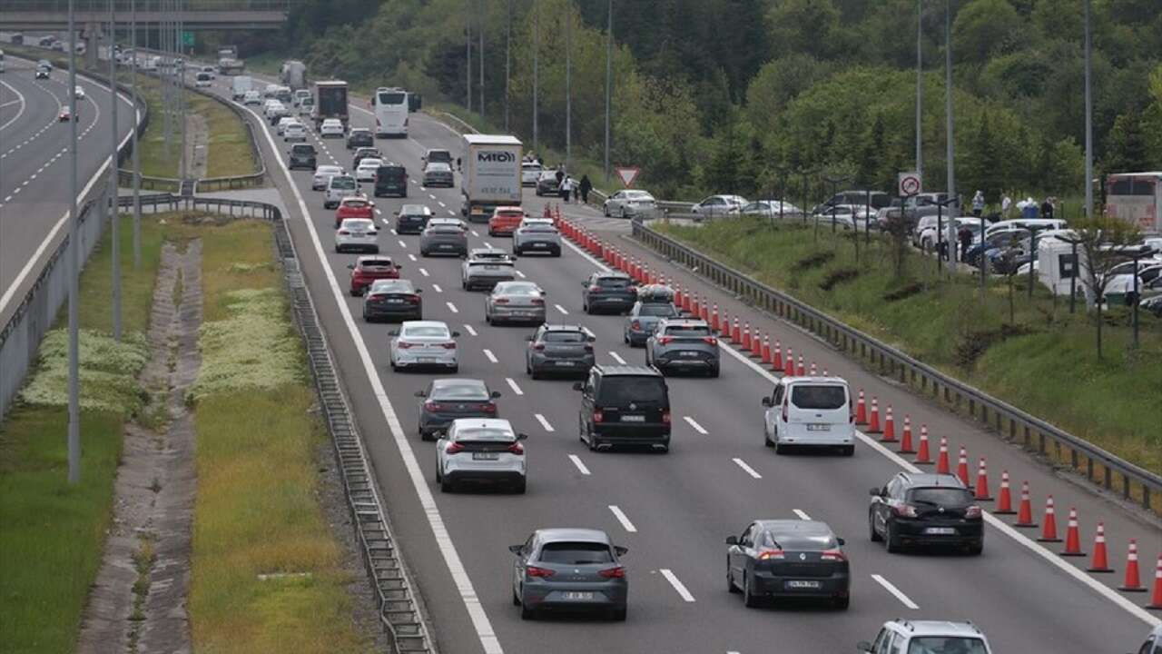 Yollarda bayram tatili hareketliliği yaşanıyor