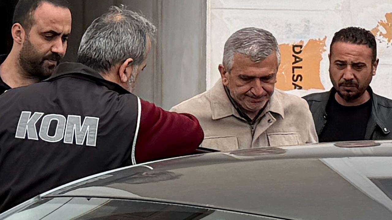 Akçakoca Belediye Başkanı Fikret Albayrak tutuklandı!