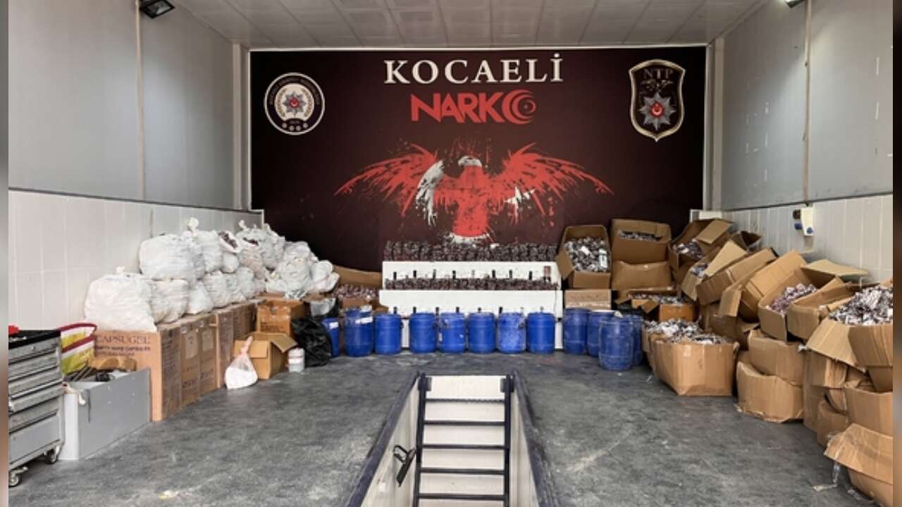 Kocaeli'de Dev Uyuşturucu Operasyonu / Yaklaşık 2 milyon sentetik ecza hap ele geçirildi