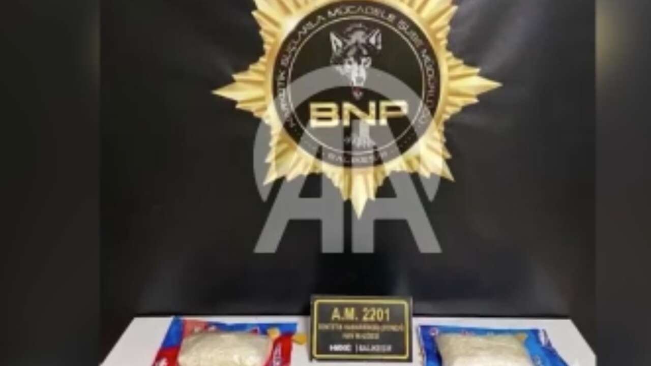 Balıkesir'de şüphelenilen otomobilde cips paketlerinde uyuşturucu ele geçirildi