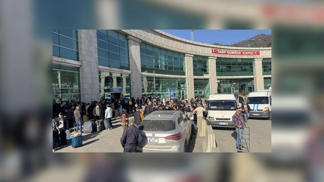 Sarp Sınır Kapısı'ndan Kurban Bayramı tatilinde 185 bini aşkın yolcu geçti