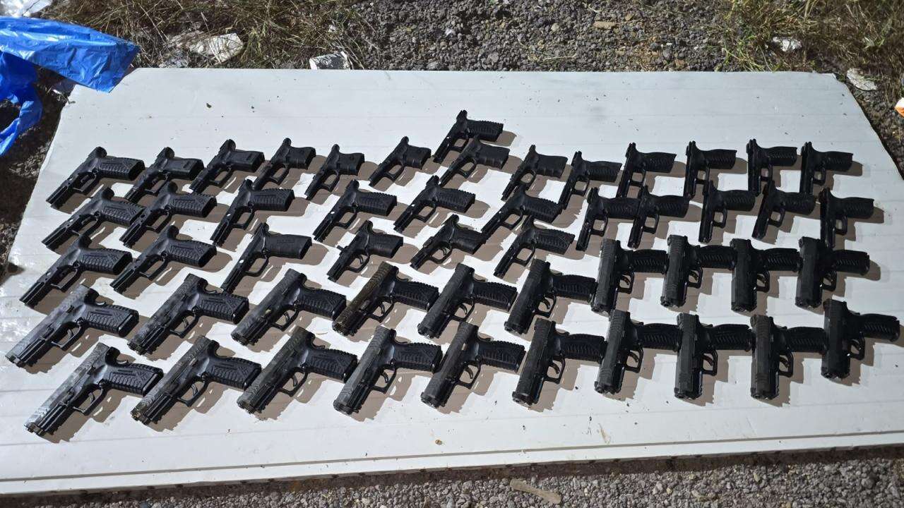 İstanbul'da kaçak silah operasyonunda 20 tabanca ele geçirildi!