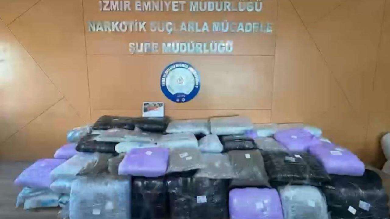 İçişleri Bakanlığı: İzmir'de 371 Kilogram Uyuşturucu Ele Geçirildi