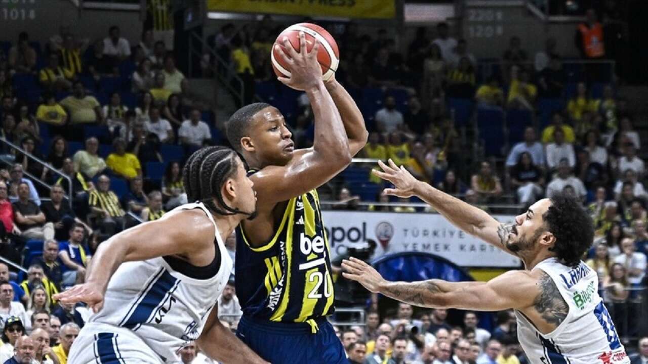 Fenerbahçe Beko, Anadolu Efes'i 73-72 yendi