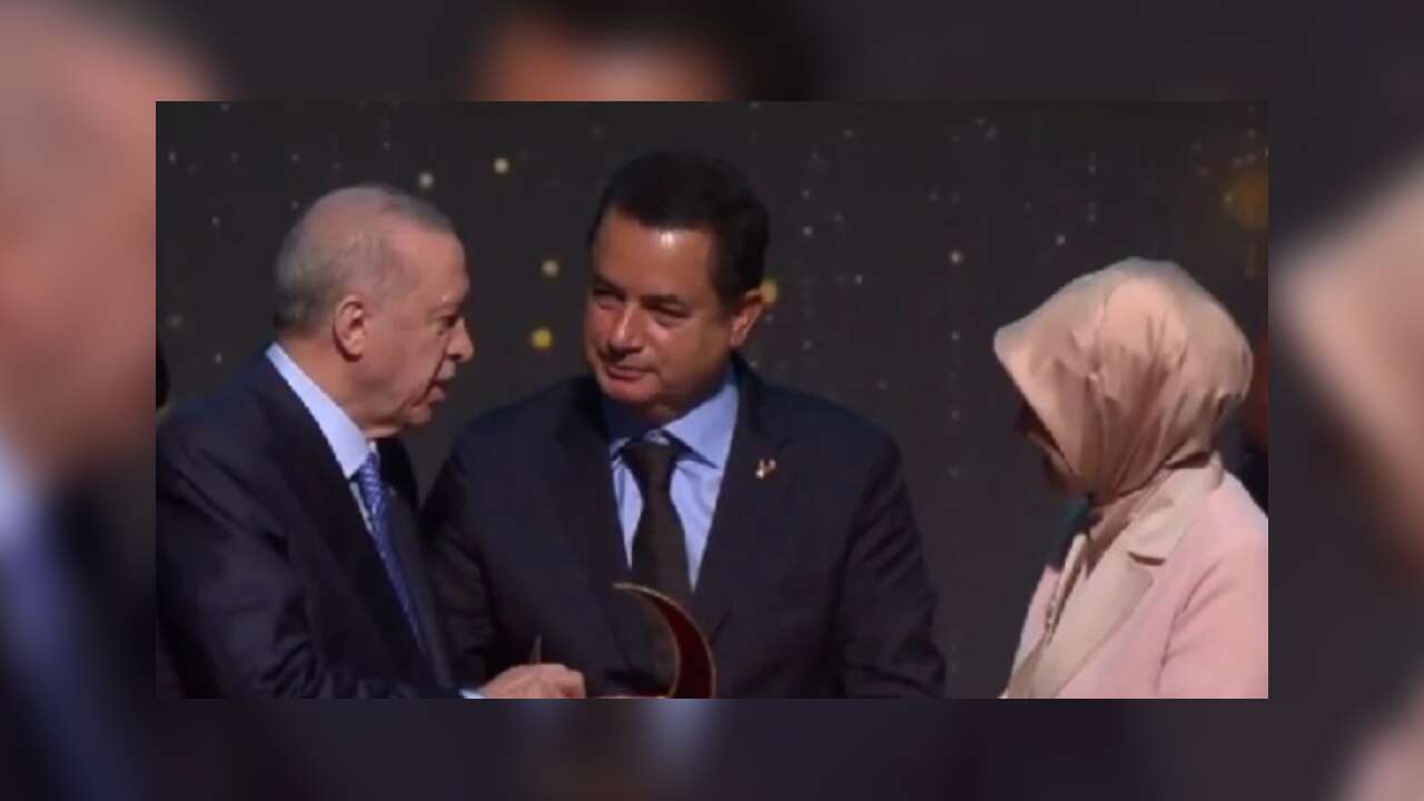 ACUN ILICALI'ya “Yılın Kızılay İyilik Elçisi” Ödülü