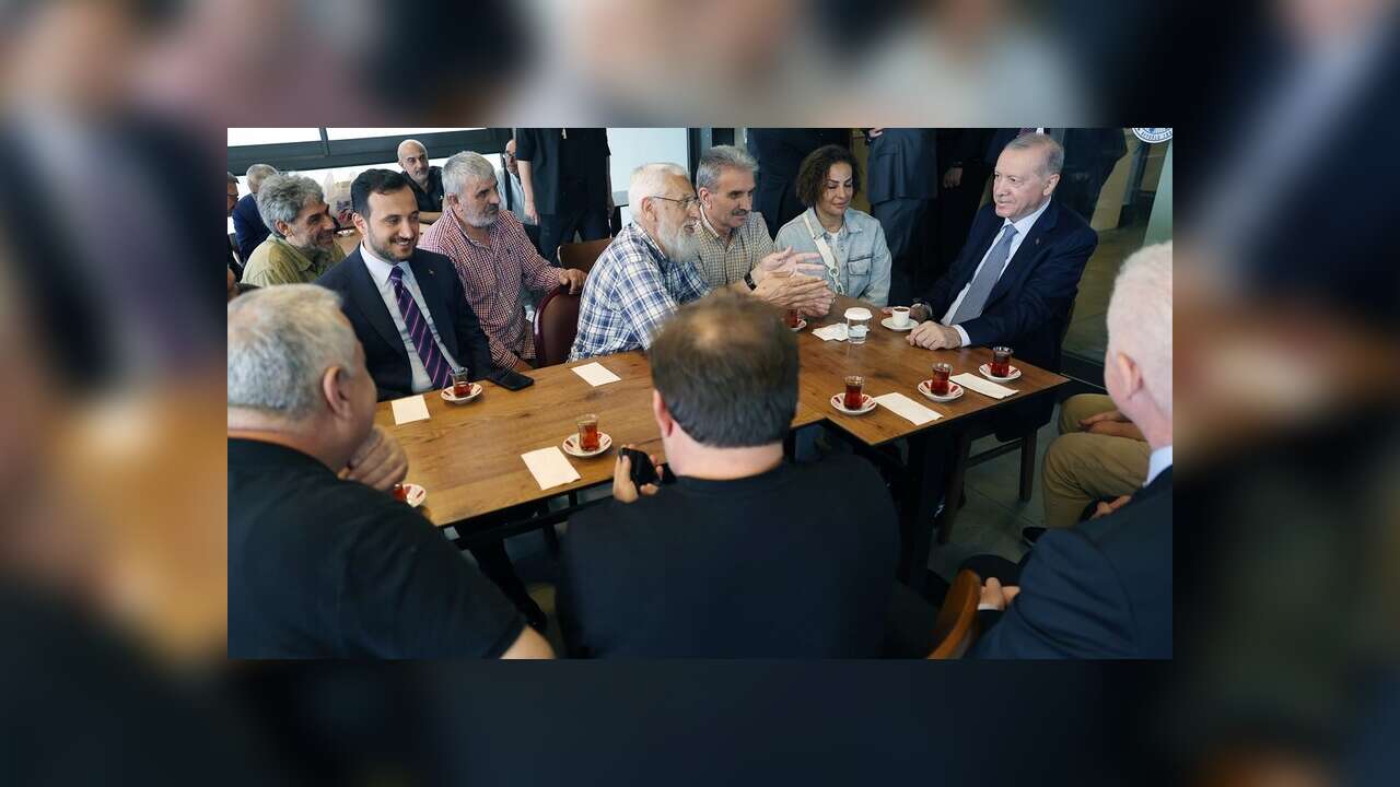 Cumhurbaşkanı Erdoğan Erzurum Vakfının lokalini ziyaret etti
