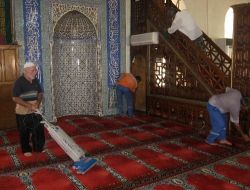 Camiler Teravih Namazı İçin Temizleniyor