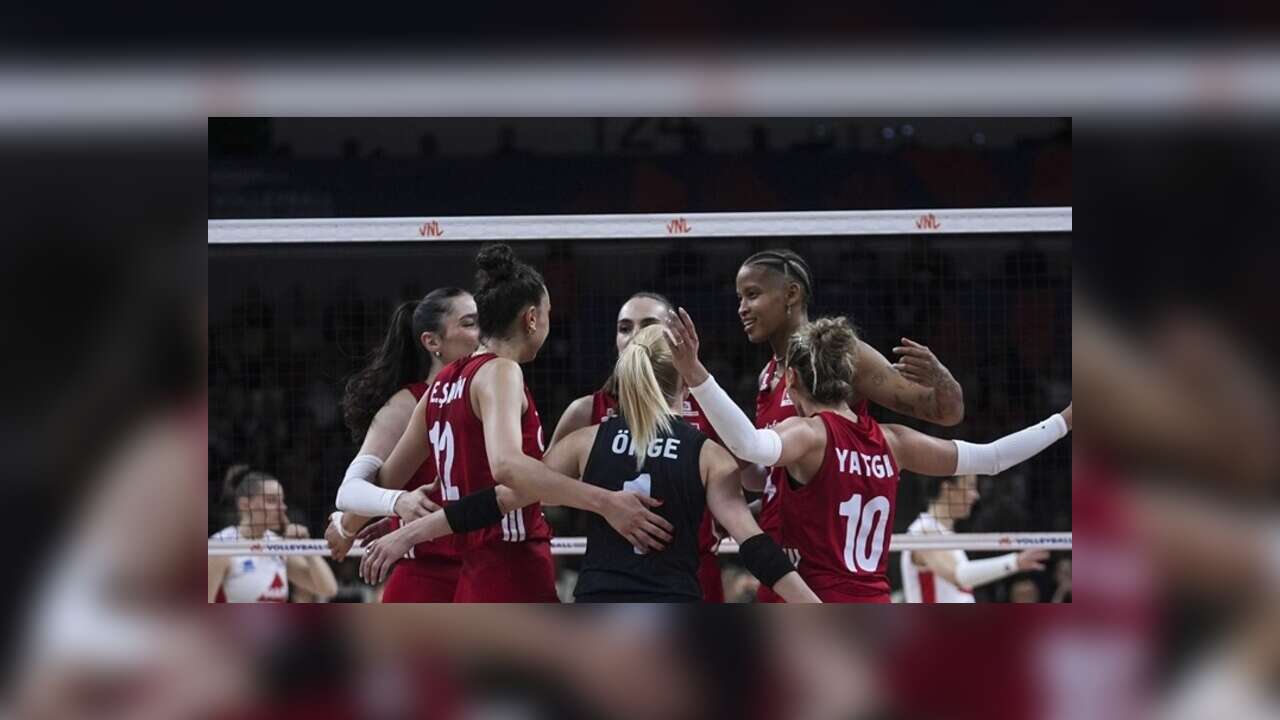 A Milli Kadın Voleybol Takımı Fransa'yı 3-0 yendi
