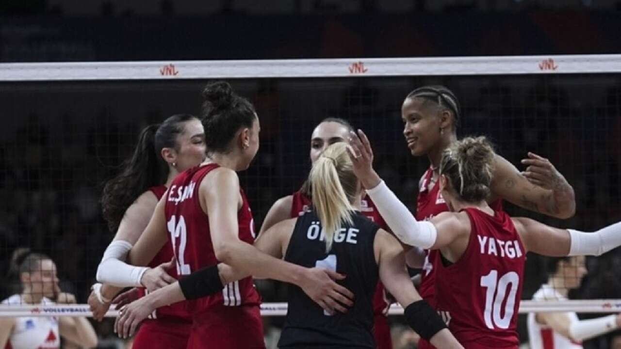 A Milli Kadın Voleybol Takımı Fransa'yı 3-0 yendi